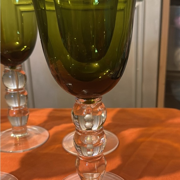 Iris Avocado Green Bubble Wine Glass - Picture 2 of 4